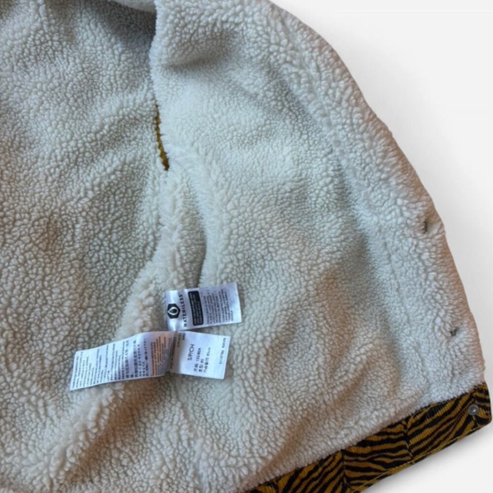 Levi Strauss & Co. Corduroy Sherpa Lined Tiger Stripe Trucker Jacket - Picture 7 of 8